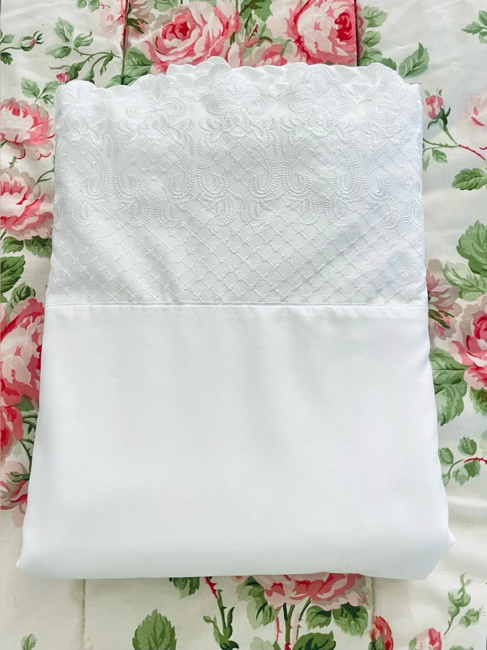 Elegant Flat Sheet White 6” Lace Cuff Polyester Queen Sz